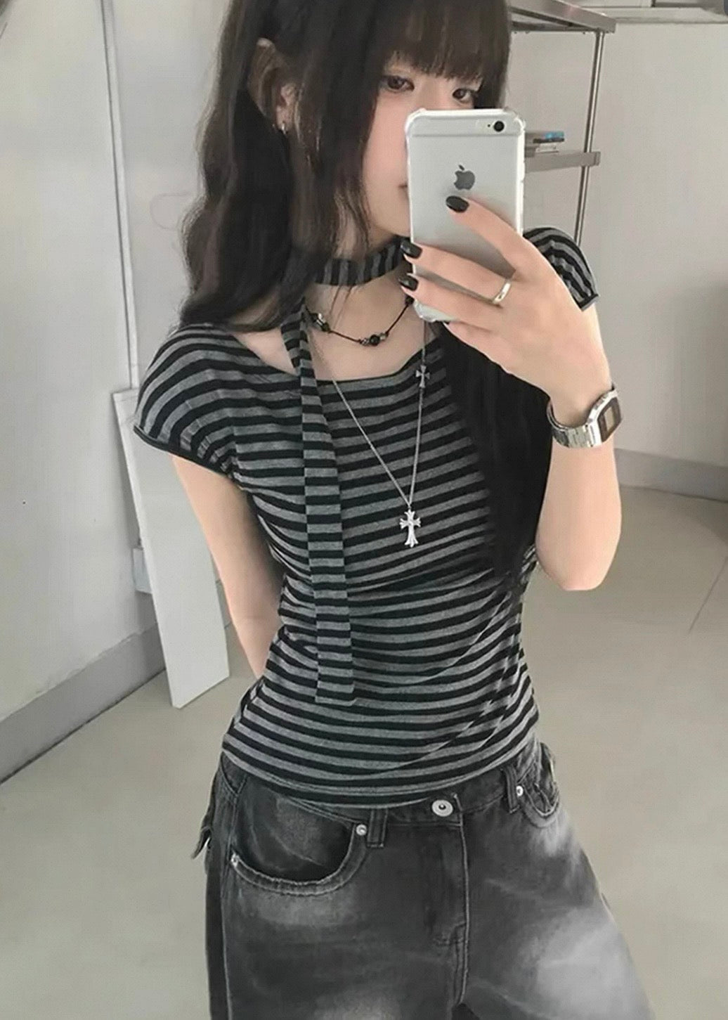 “Striped Choker Neck Tシャツ