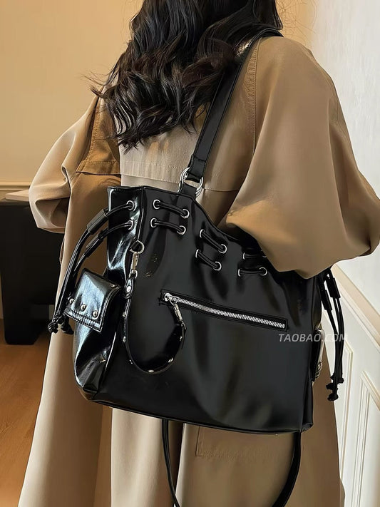 Leather race アップチェーントートバッグ